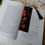 Semn de carte din panza imprimeu lalele rosii